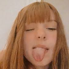 Adrienne Dailey's Instagram, Twitter & Facebook