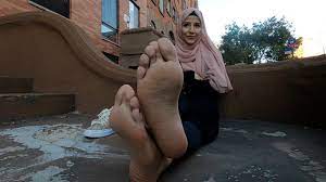 Hijab feet joi