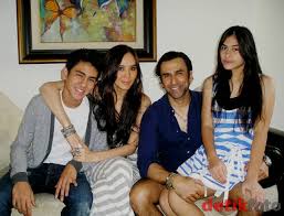 Valerie thomas merupakan seorang model sekaligus aktris cantik anak dari jeremy thomas. Biodata Valerie Thomas Beserta Fotonya