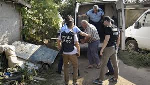 Ar fi vorba despre mai multe victime spun surse din anchetă. PoliÅ£istul Care A Stat Singur Cu Gheorghe DincÄ Inainte SÄ MÄrturiseascÄ Uciderea Alexandrei Si Luizei Dus De UrgenÅ£Ä La Spital Vremea Noua Liderul Presei Vasluiene