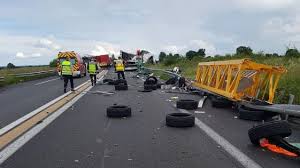 En août 2015, deux accidents avaient déjà fait quatre blessés graves. Allier Un Accident De Poids Lourds Fait Deux Nouveaux Morts Sur La Rcea