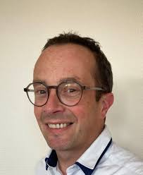 Nous terminons les présentations du jour, avec Jérôme Debarre. Jérôme,  peux-tu te présenter. Je m'appelle Jérôme Debarre, j'ai 46 ans. Ma passion  pour le sport auto remonte quand j'avais 7 ans en