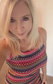 Lora Pitts Ponds lisas uue foto.