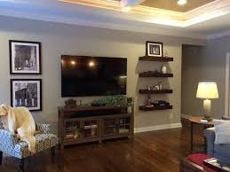 It has two galvanized flower buckets on either side. Shelves Wohnzimmer Schlafzimmer Wohnideen Hausdekoration Einrichten Dekoration Woh Farm House Living Room Wall Shelves Living Room Apartment Living Room
