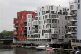 Vermieten oder verkaufen mit dem profi Wohnen Am Wasser In Frankfurt Am Main Die Gebaude Ragen Uber Mit Der Nordlichen Halfte Uber Die Kaimauer Des Architektur Startbilder De
