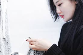 台灣設計師Jamie Wei Huang黃薇打造臺中國家歌劇院制服驚豔四方|時髦趨勢-VOGUE時尚網| Vogue Taiwan