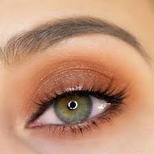 Augen Make Up Look Mit Der J Cat Beauty Red Carpet Premiere Lidschattenpalette Cruelty Free Lidschatten Makeup Inspiration Makeup Make Up