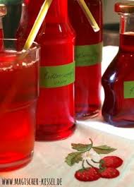 Tiefrote Zuckersusse Erdbeerliebe Rezept Fur Erdbeersirup Erdbeersirup Erdbeersirup Selber Machen Erdbeeren