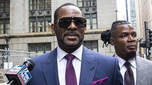 Kelly is a predator who lured girls, boys and young women with his fame and dominated them physically, sexually and psychologically, a prosecutor said wednesday. Verfahren Gegen R Kelly Start Des Missbrauchsprozesses Zdfheute