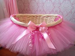 Deze Mand Is Volledig Klantgericht In Elke Variatie Of Combinatie Van Kleuren Lint Bloemen Enz Baby Shower Baskets Tutu Baby Shower Baby Shower Princess