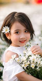 Hai thiên thần nhí soán ngôi "công chúa mùa cúc họa mi" năm nay vì quá dễ  thương