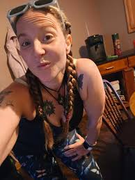 Consistency is paying off. Goal is 155 and I'm getting closer! 😭♥️