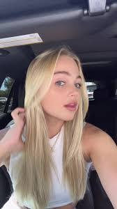 Karissa Duncan's Instagram, Twitter & Facebook