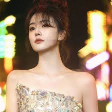 Bailu白鹿- Update added a new photo.