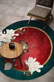 Ce tapis tissé facile d'entretien est disponible en trois teintes. Tapis Rond Rouge Vert Pur Laine Design Chinois Fleur Oiseau Atelier Wybo