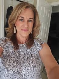 Beth Gambrell's Instagram, Twitter & Facebook