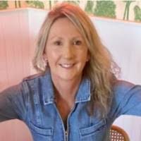 Kirsten Bennett's Instagram, Twitter & Facebook