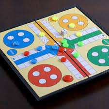 Hay 24 casillas, que tienen asignadas una figuras y reglas fijas. Amazon Com Magnetic Ludo Juego De Mesa 994 1 In Toys Games