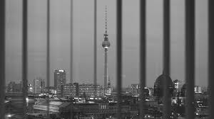 Wird jedoch eine ausgangssperre wegen des coronavirus verhängt, darf dann niemand mehr haus oder wohnung verlassen? Das Damoklesschwert Der Ausgangssperre Lindenpartners