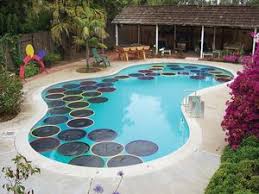 Diy Pool Warming Lily Pads Hula Hoops And Black Polyethylene Film Warms The Water By Transmitting The Sun S Heat Pool Warmer Pool Life Diy Pool