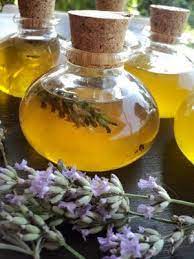 Olio essenziale fatto in casa. Olii Essenziali Fatti In Casa Lavanda Timo Salvia Basilico In Vaso Mettere In Parti Uguali Olio Di Oliva E Oli Essenziali Fatti In Casa Oli Essenziali Oli
