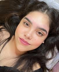 Serena Araujo's Instagram, Twitter & Facebook