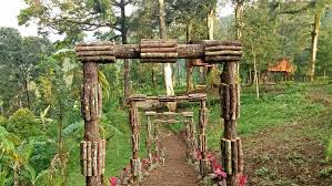 Waduk yang juga menyuguhkan pemandangan pegunungan yang memukau, gunung merbabu dan gunung telomoyo. Rute Dan Harga Tiket Masuk Gligi Forest Park Madiun Destinasi Wisata Alam Untuk Menenangkan Pikiran Daka Tour