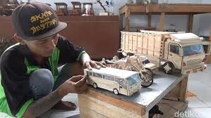 Contoh kado dari stik ice cream 23 contoh kayu stik es krim. Keren Miniatur Kendaraan Dari Stik Es Krim Karya Napi Rutan Trenggalek