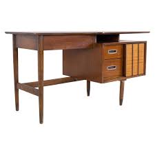 The clean lines, tapered legs, and neutral tones offer a modern aesthetic while lending an earthy coziness to the decor. Mid Century Modern Desks 537 For Sale At 1stdibs