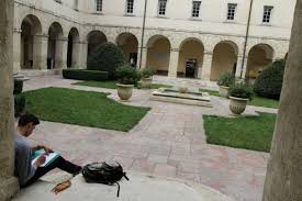 Productos montpellier con y sin contenido de azúcar. Le Doyen De La Fac De Droit De Montpellier Demissionne Apres La Violente Evacuation D Etudiants