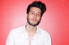Robarte un beso by carlos vives (ft. Sebastian Yatra Shares The Inspiration Behind 7 Key Tracks On Fantasia Billboard Billboard