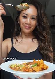 Oxtails Yakamein Ingredients 3 lbs oxtails 3 tablespoons Cajun season...