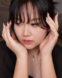 Abigail Lim 声琪| 🧨2025蛇年全家福上门拍摄服务🐍 趁家人团聚的美好时光，用镜头记录幸福，留住全家最珍贵的笑容😊  上门拍摄节省您外出的时间和精力，绝对是一种方便又贴心的体验🎏 而且上门拍摄可根据自家的空间和布置设计体现个性化拍摄风格，打造专属于您的全家福 ...