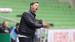 Die mannschaft von florian kohfeldt tritt auch in augsburg wie ein absteiger auf und findet keine mittel, sich gegen die. Werder Bremen Halt Im Bundesliga Abstiegskampf Weiter An Trainer Florian Kohfeldt Fest Eurosport