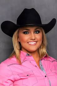 Sarah Huggins's Instagram, Twitter & Facebook