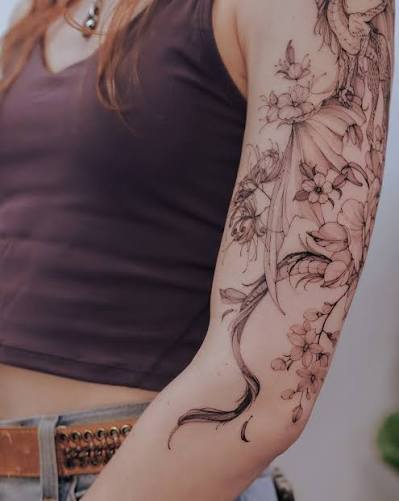 Beautifully flowing dragon piece by @vic.ink_ 🌹wrapping naturally around the shoulder and upper arm with intricate scale work, clean line control, and dynamic movement🐉The way the body curves across the anatomy creates