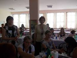 Iti punem la dispozitie locuri de munca la fabrica de ciocolata din germania, unde beneficiezi de un salariu de 1600 euro/luna, masa si cazarea fiind plecari urgente in luna martie!oportunitate excelenta cu locuri munca sigure si bine platite!angajam personal pentru posturile de camerista sau camerist la. Un Job De O VarÄƒ Asta Au CÄƒutat Circa 400 De Elevi La Targul Locurilor De MuncÄƒ RÄƒsunetul