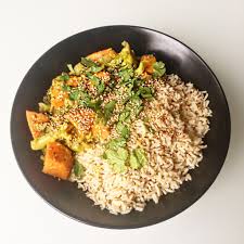 Curry De Brocolis Et Patate Douce Au Lait De Coco Riz Complet Mary Capelle En 2020 Curry Coco Recettes De Cuisine Recette Brocolis