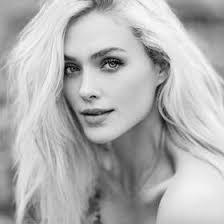 Lisa Prins's Instagram, Twitter & Facebook