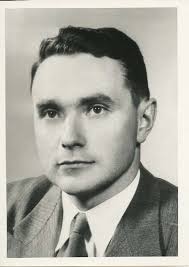 In 1959, Bob Hayward piloted Miss Supertest III to a successful Harmsworth  Trophy challenge at the Detroit River, with an average speed of 104 miles  per hour. They became the first Canadians