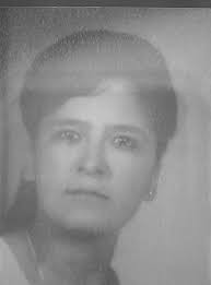 Buenos días.! Por lo que sucedió ayer, que HACKEARON la cuenta de mi mamá  quería pedir de favor a todos que me ayuden a denunciar la cuenta que ven  en las imágenes,