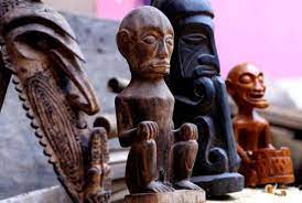 patung tradisional indonesia