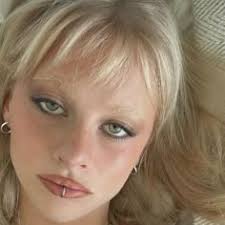 Ella Vogel (ellavogel2825)