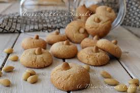 Fate raffreddare gli amaretti prima di servirli. Amaretti Sardi Alle Mandorle Ricetta Facile E Di Sicura Riuscita