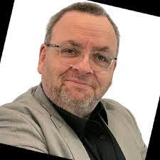 Justin Staines's Instagram, Twitter & Facebook