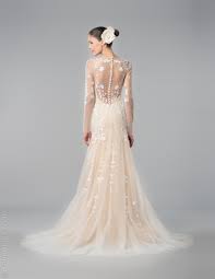 Wes gordon is injecting youth and bold colors into the carolina herrera brand while maintaining its sophisticated, ladylike flair. Carolina Herrera Novias Para El Otono 2015 Webnovias Com