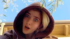 Ünlü çiftin kızı şoke etti: 'Bir yıl önce bugün istismarcı bir ailede  kapana kısılmıştım'