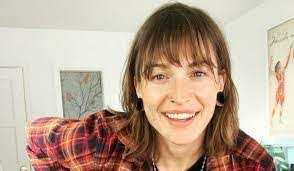 Eileen Ries's Instagram, Twitter & Facebook