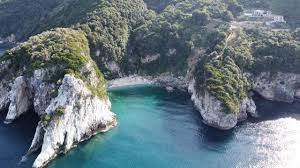 Το πόρτο χέλι είναι παραθαλάσσιο χωριό του νομού αργολίδας και αποτελεί δημοφιλές τουριστικό κέντρο. Erwtosphlia Porto Rafth Erotospilia Porto Rafti Grece Youtube