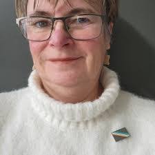 Emma Mclaughlin's Instagram, Twitter & Facebook